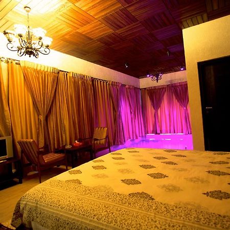 Kino Lakeside Chalet Hotel Lonavala Exterior foto
