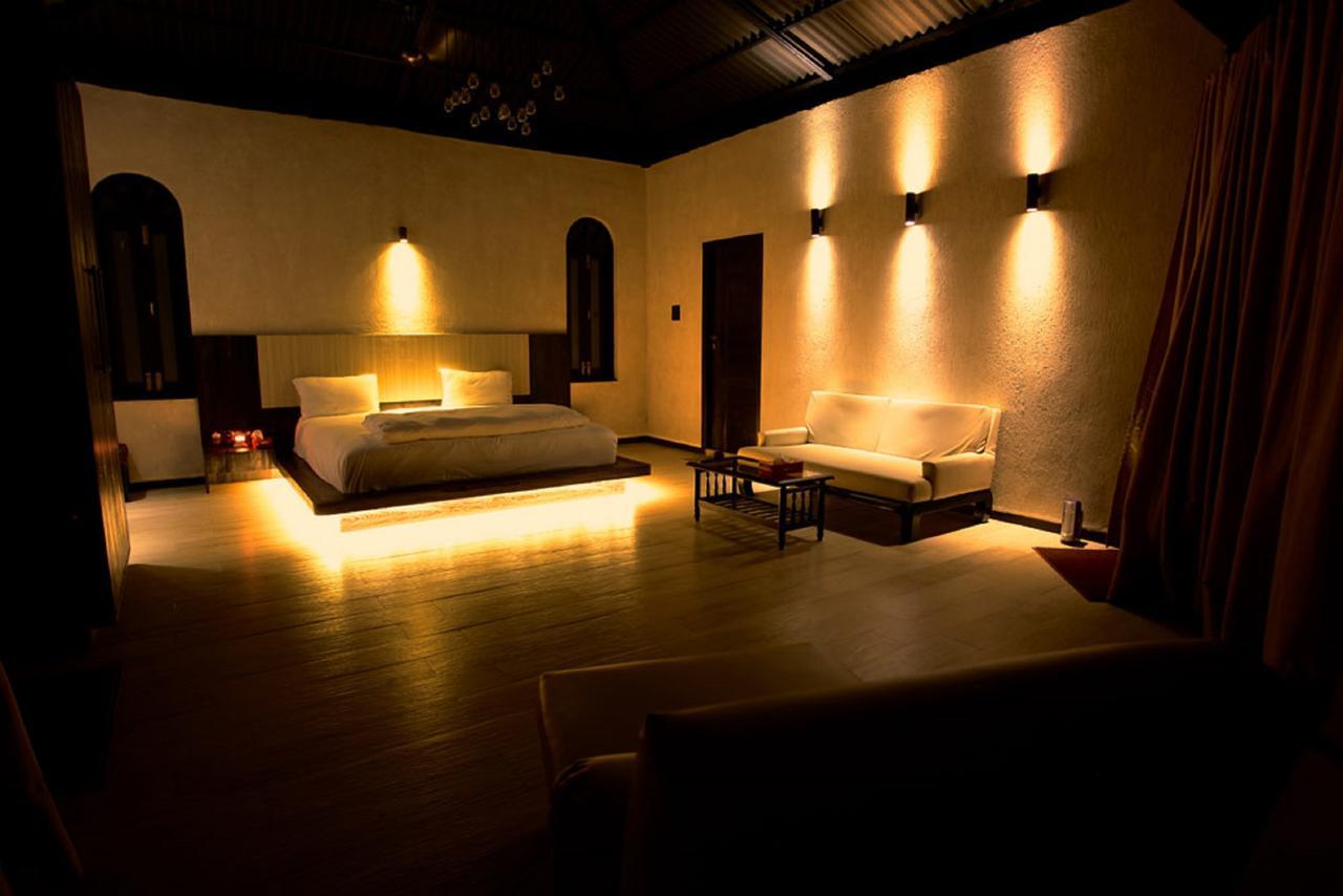 Kino Lakeside Chalet Hotel Lonavala Exterior foto