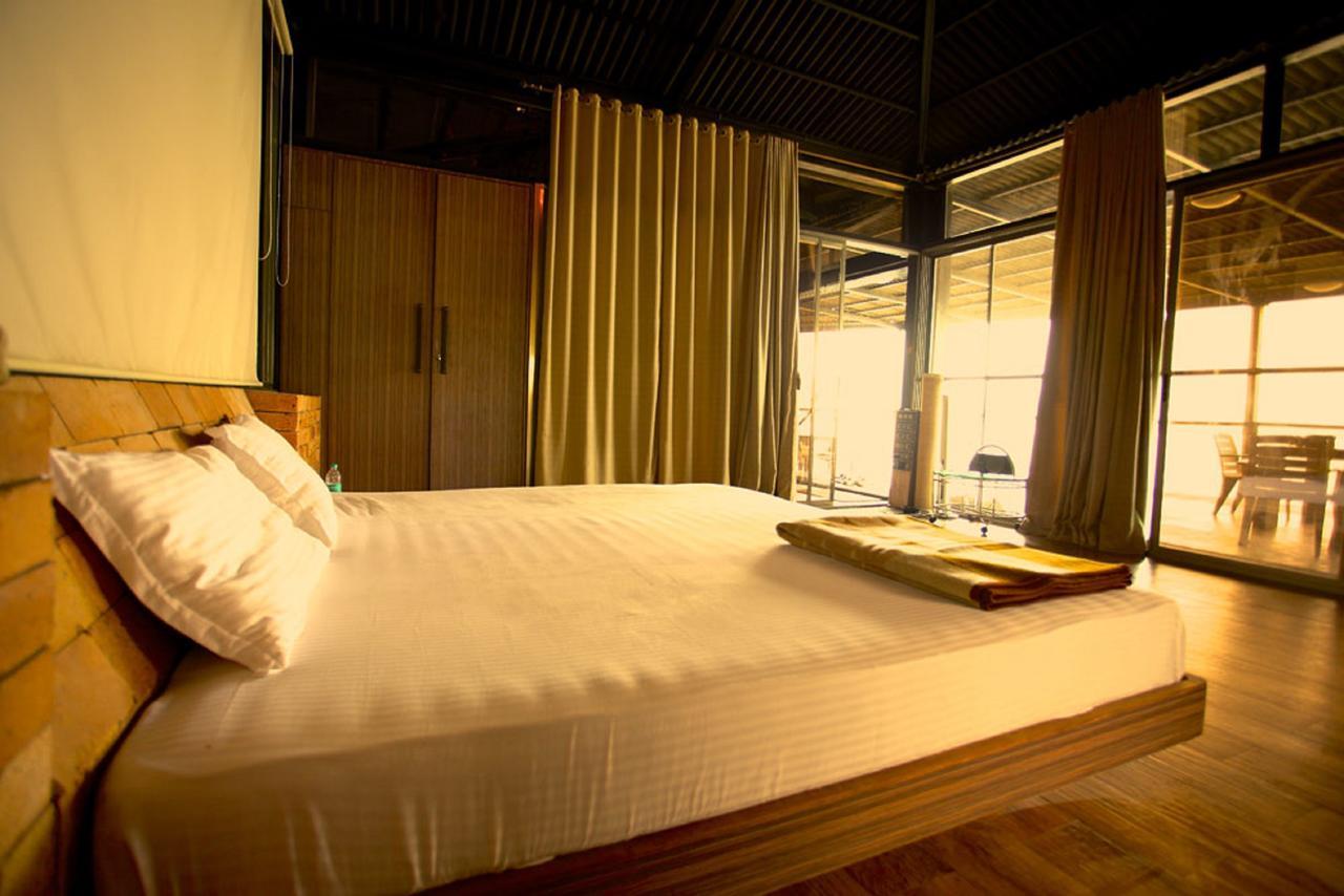 Kino Lakeside Chalet Hotel Lonavala Exterior foto